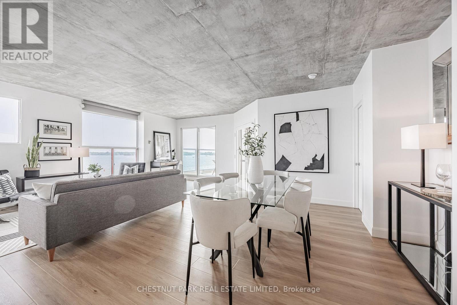 1008 - 99 Harbour Square, Toronto (Waterfront Communities), Ontario  M5J 2H2 - Photo 5 - C12216603
