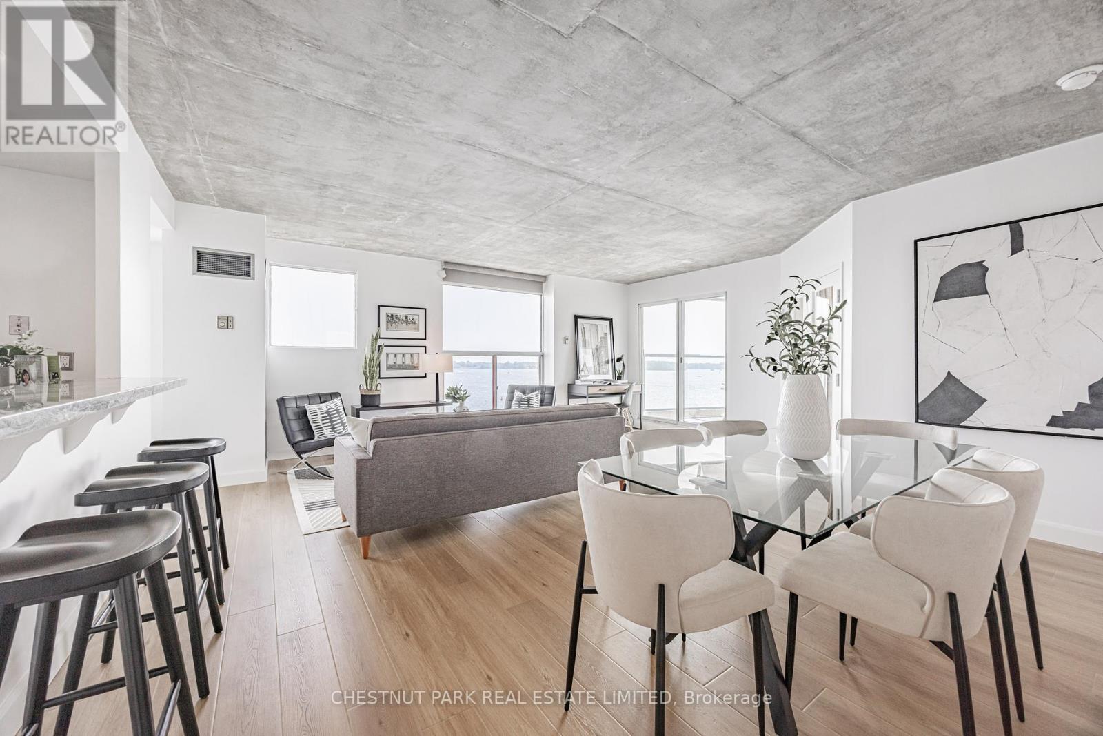 1008 - 99 Harbour Square, Toronto (Waterfront Communities), Ontario  M5J 2H2 - Photo 6 - C12216603