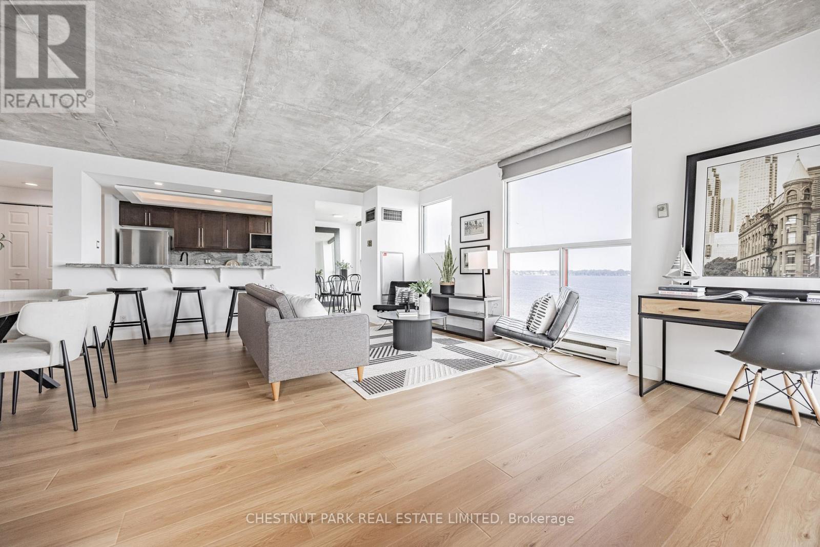 1008 - 99 Harbour Square, Toronto (Waterfront Communities), Ontario  M5J 2H2 - Photo 8 - C12216603