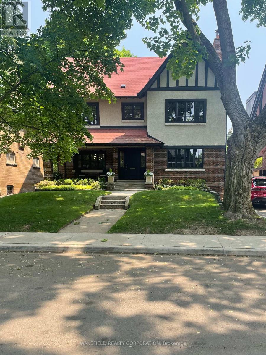 <div class="slider-price">$4,495,000</div><p>11 Conrad Avenue, Toronto, Ontario</p>