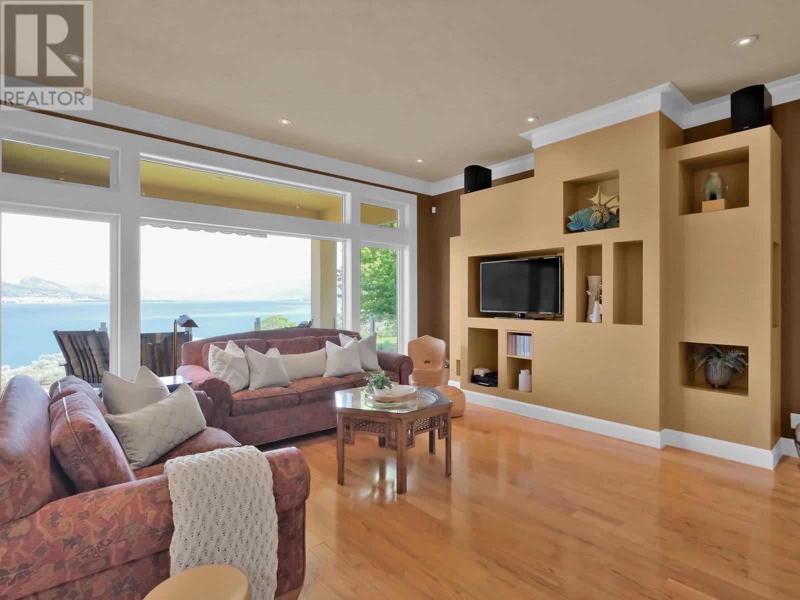 156 Vancouver Place, Penticton, British Columbia  V2A 1A7 - Photo 5 - 10351236