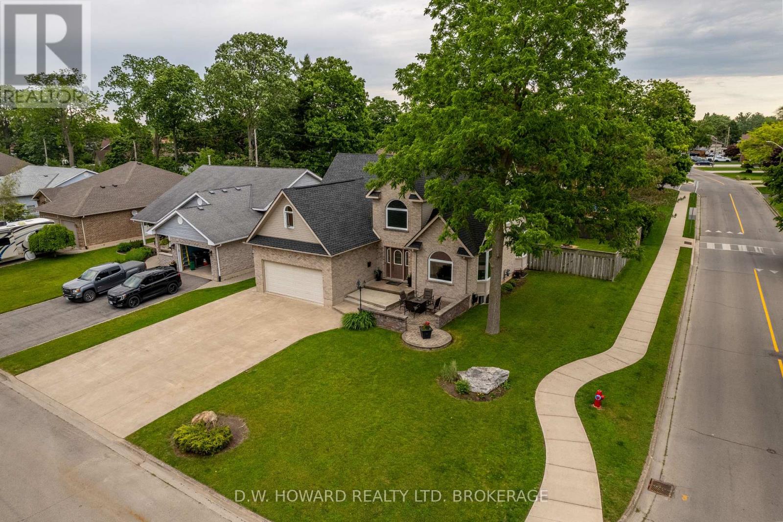 45 Westwood Drive, Port Colborne, Ontario  L3K 6B9 - Photo 2 - X12205674
