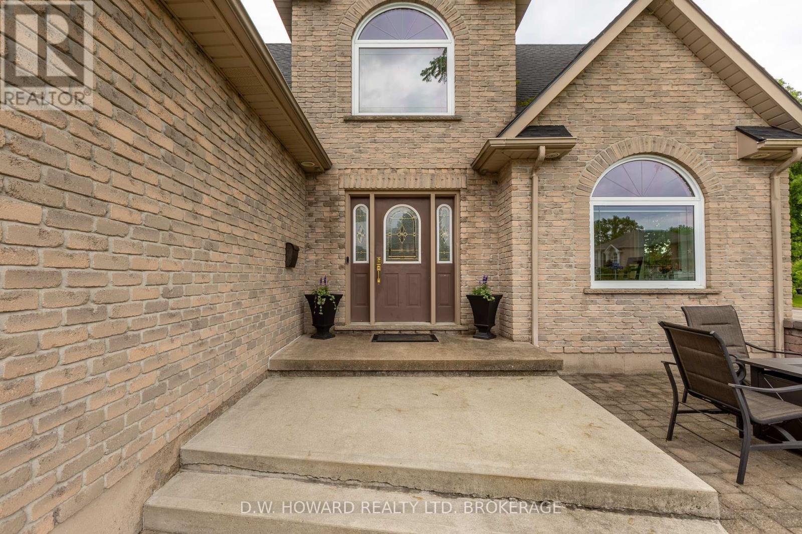45 Westwood Drive, Port Colborne, Ontario  L3K 6B9 - Photo 7 - X12205674