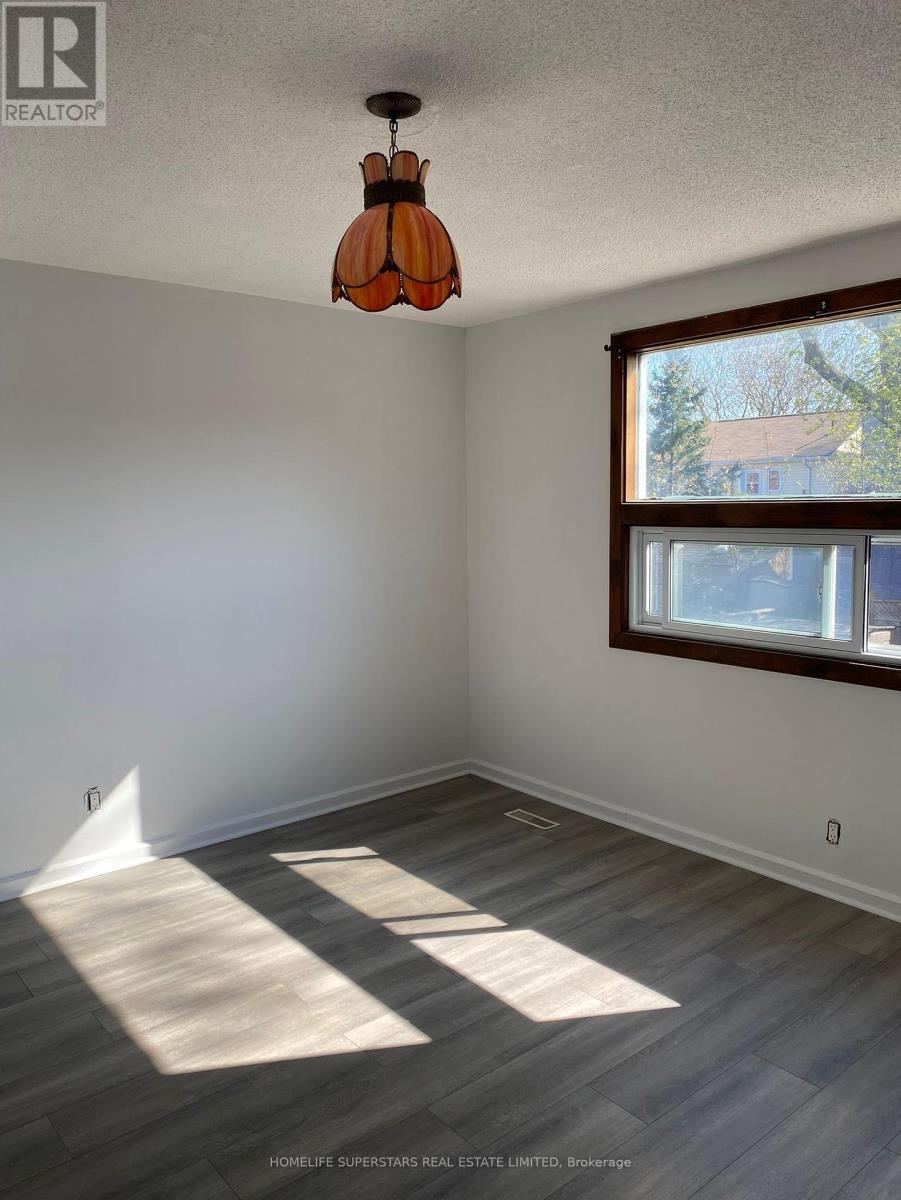1263 Woodbine Avenue, Toronto, Ontario  M4C 4E5 - Photo 5 - E12216538