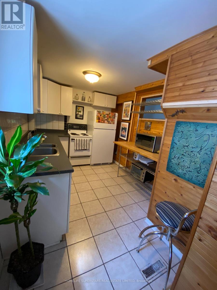 1263 Woodbine Avenue, Toronto, Ontario  M4C 4E5 - Photo 8 - E12216538