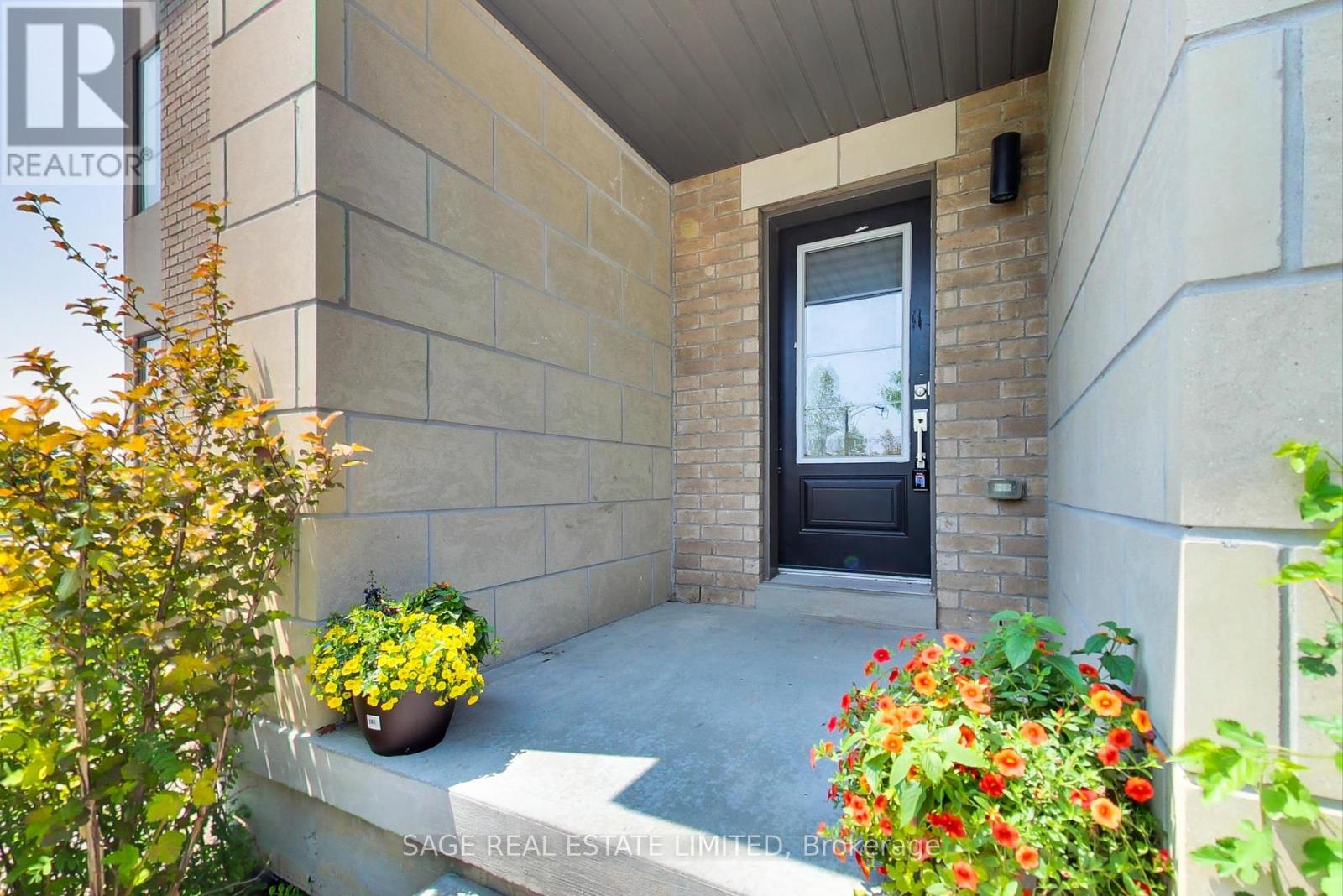 39 Pallock Hill Way, Whitby, Ontario  L1R 0N5 - Photo 2 - E12216564