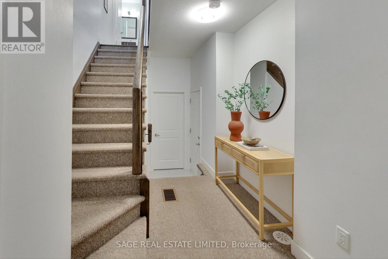 39 Pallock Hill Way, Whitby, Ontario  L1R 0N5 - Photo 3 - E12216564