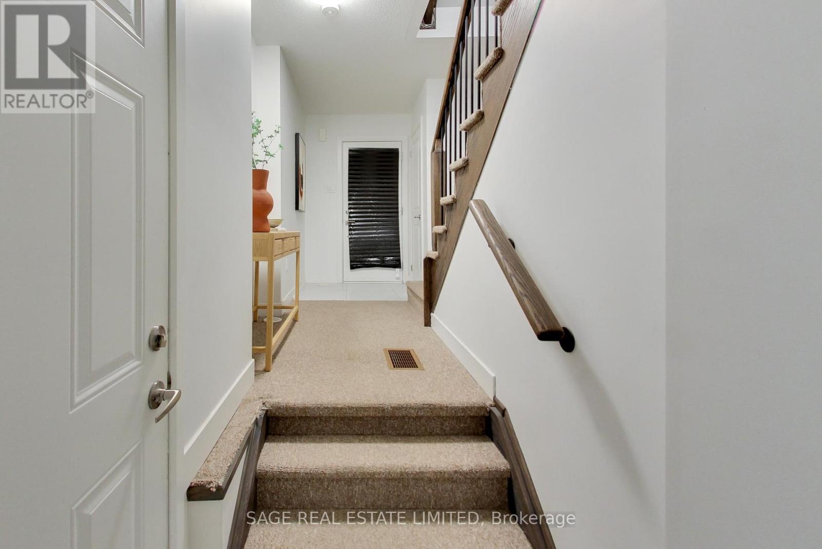39 Pallock Hill Way, Whitby, Ontario  L1R 0N5 - Photo 8 - E12216564