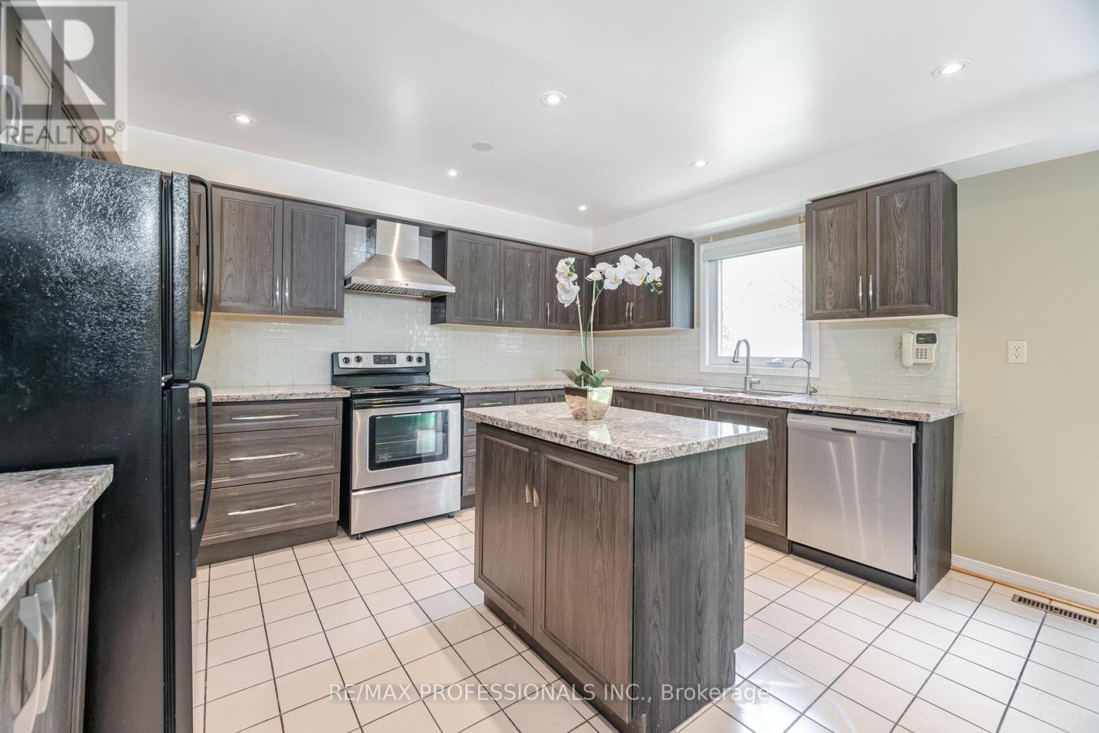 29 Moeller Court, Toronto, Ontario  M1E 5C1 - Photo 10 - E12216593