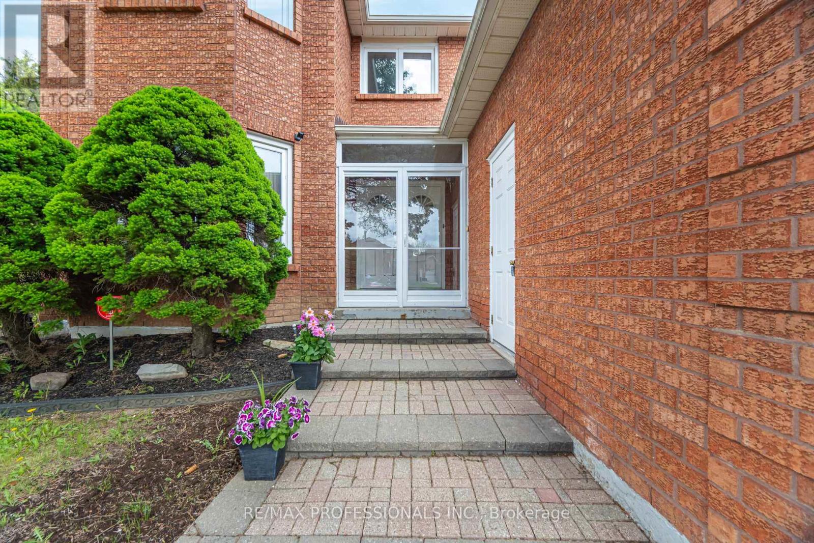 29 Moeller Court, Toronto, Ontario  M1E 5C1 - Photo 3 - E12216593