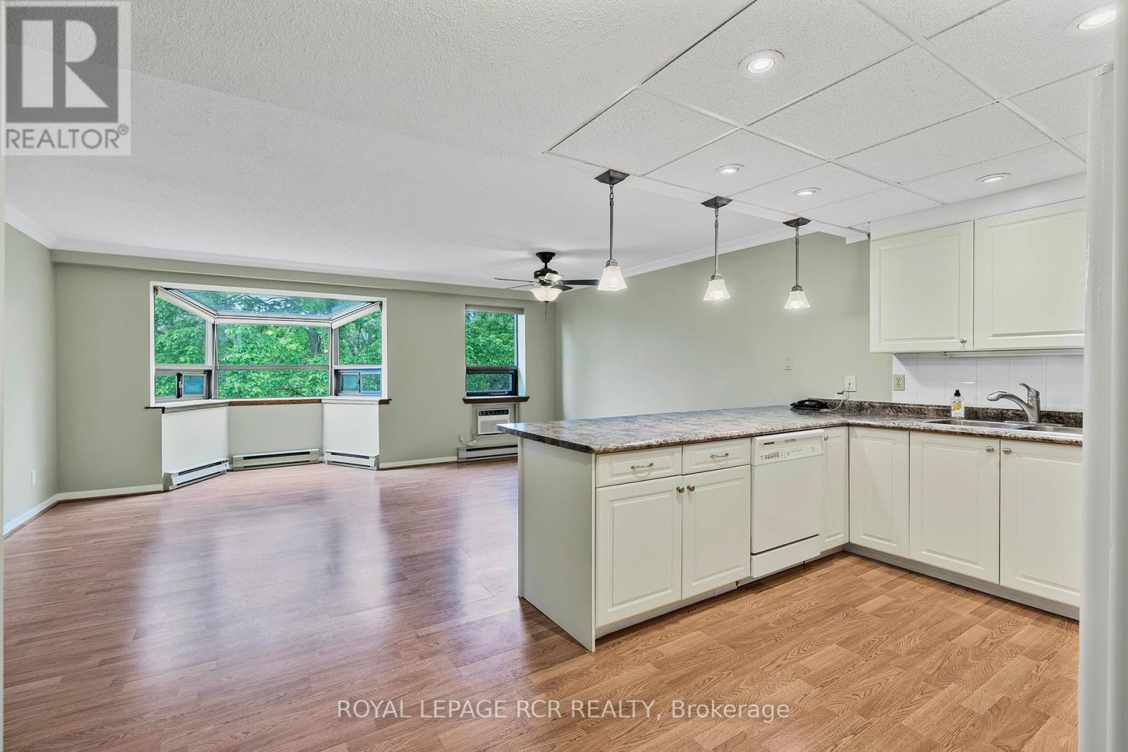 305 - 166 Olive Street, East Gwillimbury, Ontario  L9N 1M9 - Photo 2 - N12216542