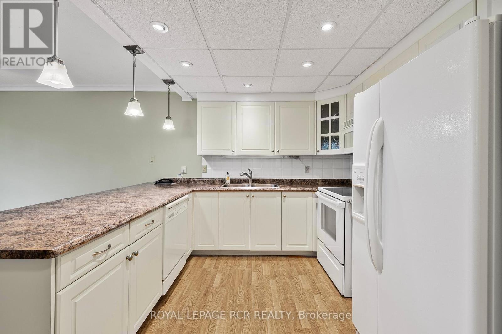305 - 166 Olive Street, East Gwillimbury, Ontario  L9N 1M9 - Photo 3 - N12216542