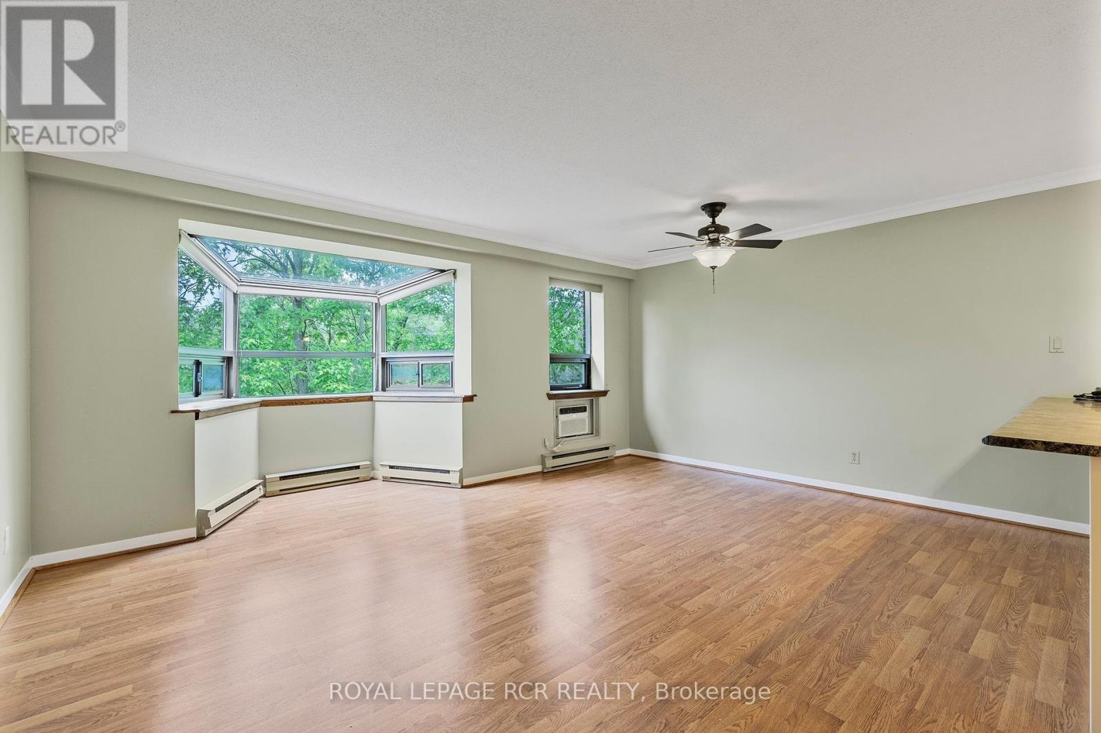 305 - 166 Olive Street, East Gwillimbury, Ontario  L9N 1M9 - Photo 5 - N12216542