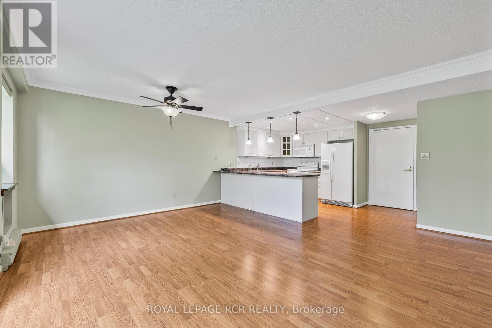 305 - 166 Olive Street, East Gwillimbury, Ontario  L9N 1M9 - Photo 6 - N12216542