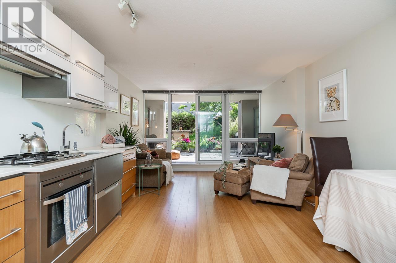 209 718 Main Street, Vancouver, British Columbia  V6A 0B1 - Photo 2 - R3014876