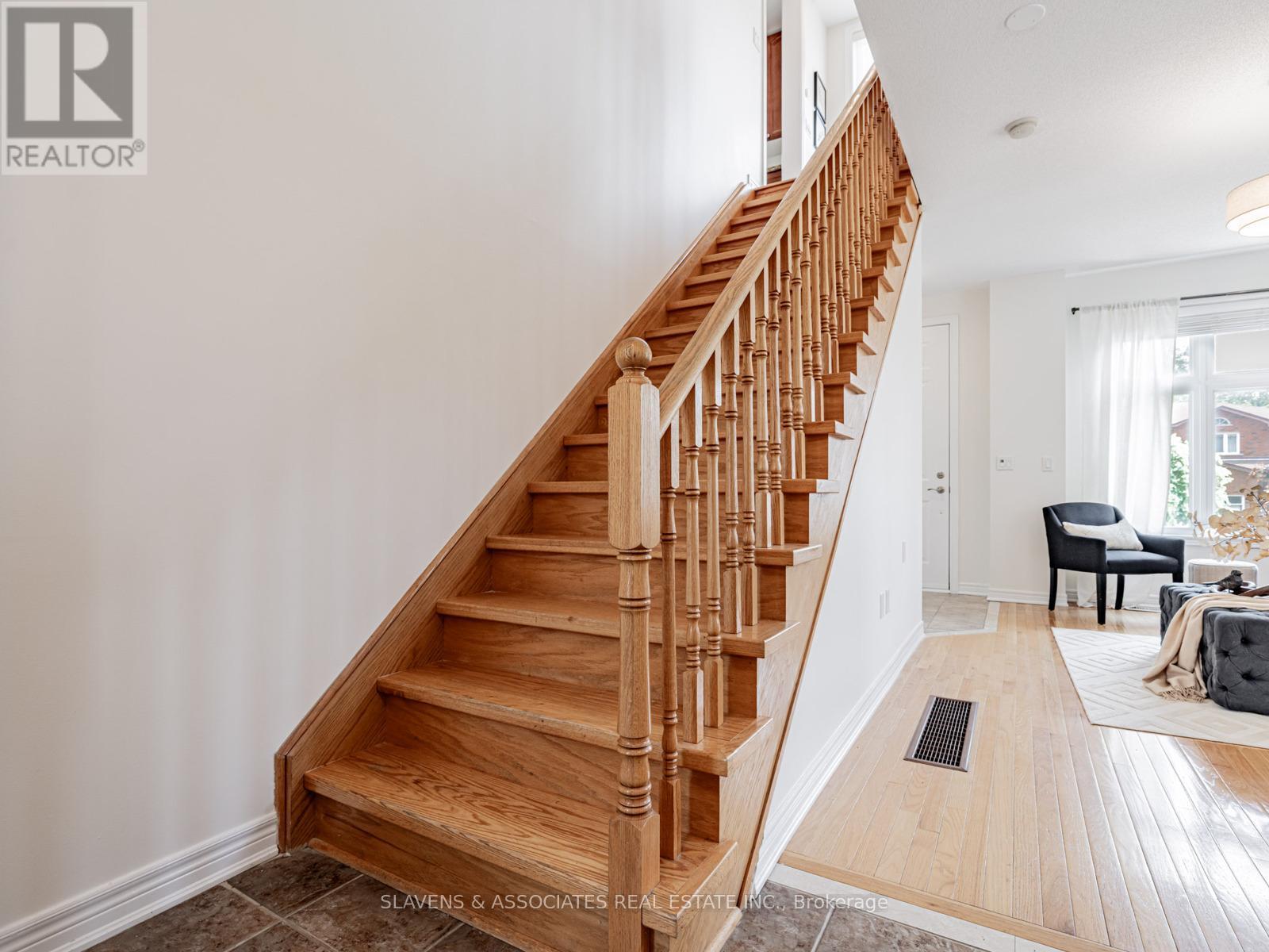 32 Helen Street, Vaughan, Ontario  L4L 3S3 - Photo 8 - N12216563