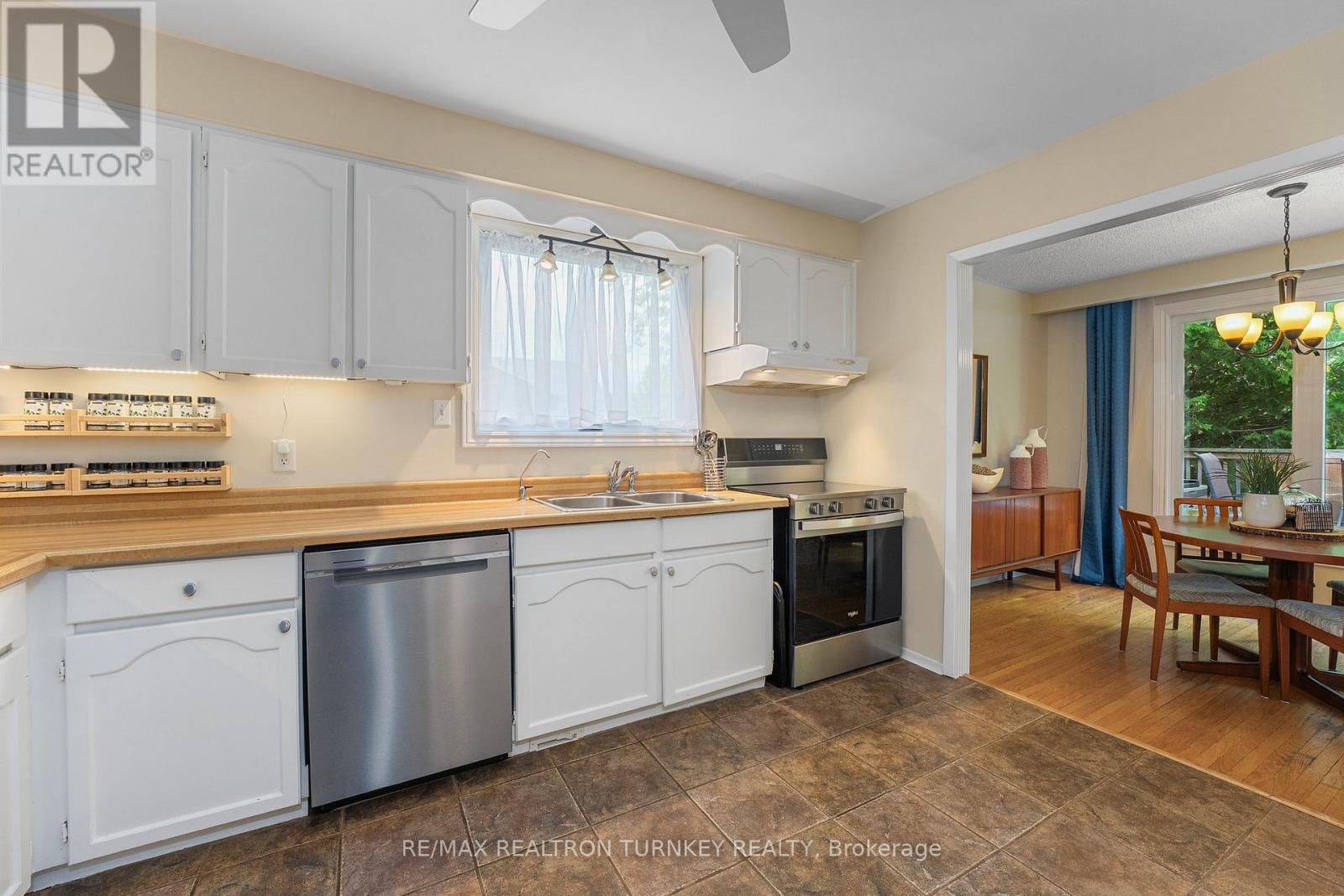 58 Olive Street, East Gwillimbury (Holland Landing), Ontario  L9N 1L5 - Photo 12 - N12216573