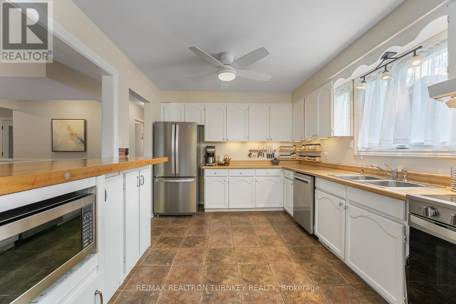 58 Olive Street, East Gwillimbury (Holland Landing), Ontario  L9N 1L5 - Photo 13 - N12216573