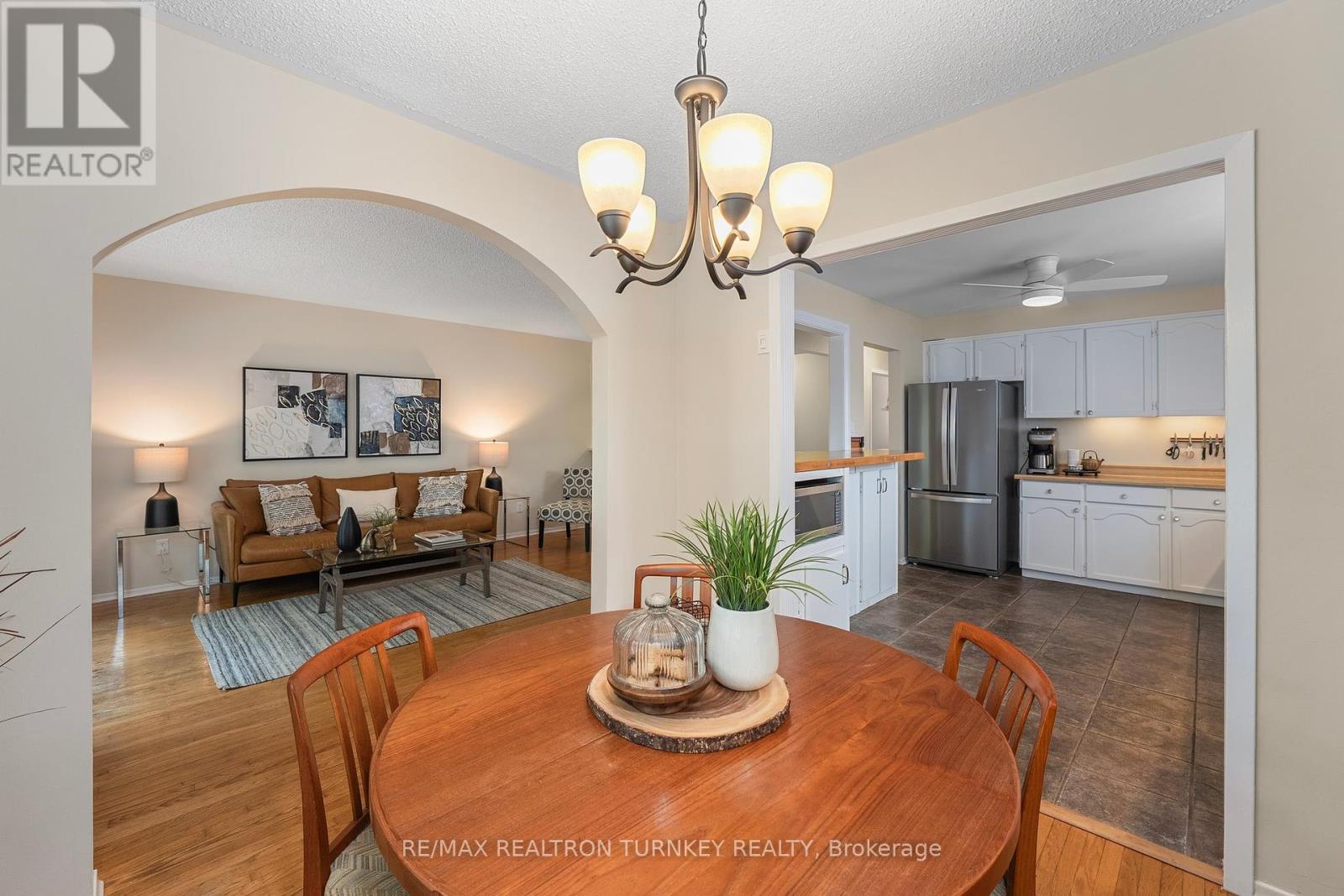 58 Olive Street, East Gwillimbury (Holland Landing), Ontario  L9N 1L5 - Photo 17 - N12216573