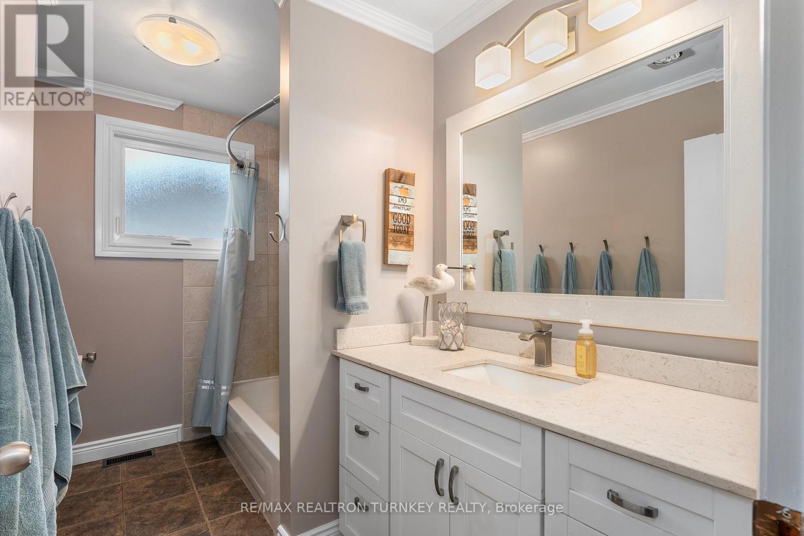 58 Olive Street, East Gwillimbury (Holland Landing), Ontario  L9N 1L5 - Photo 19 - N12216573