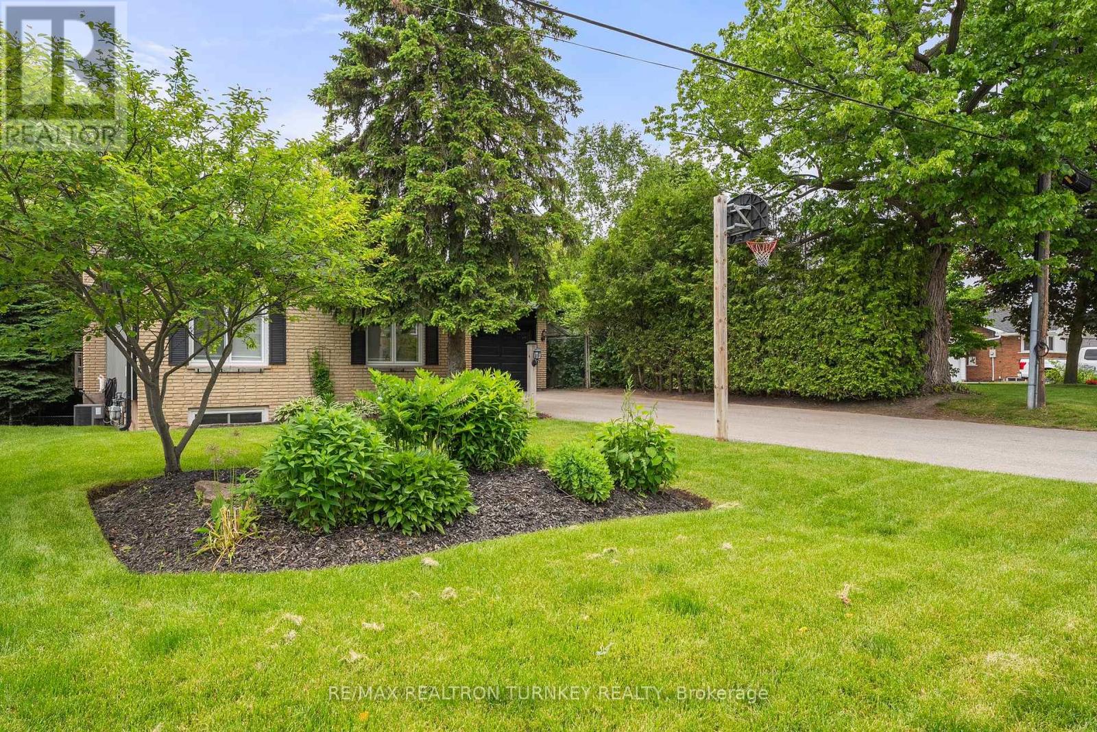 58 Olive Street, East Gwillimbury (Holland Landing), Ontario  L9N 1L5 - Photo 4 - N12216573