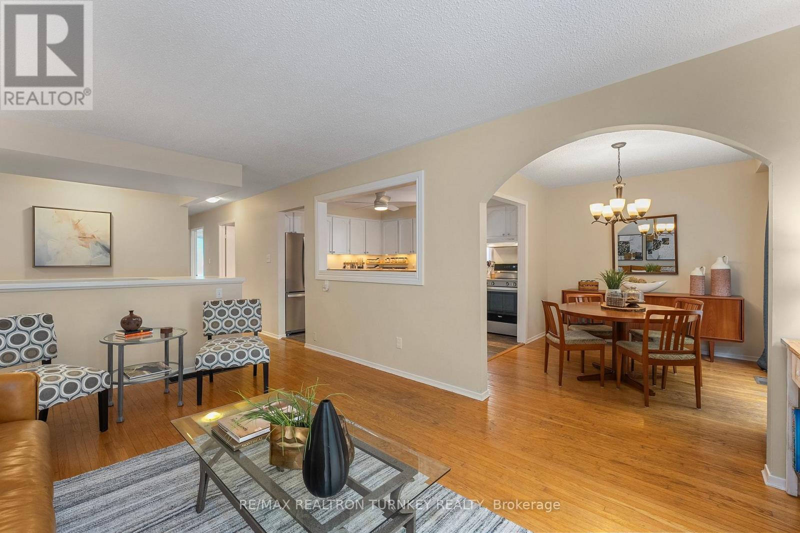 58 Olive Street, East Gwillimbury (Holland Landing), Ontario  L9N 1L5 - Photo 9 - N12216573