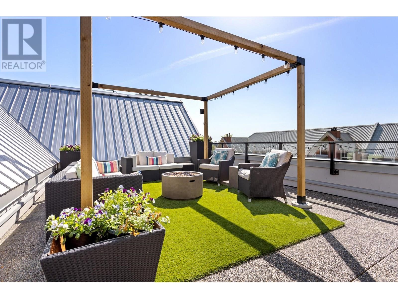 422 1150 QUAYSIDE DRIVE, New Westminster, British Columbia