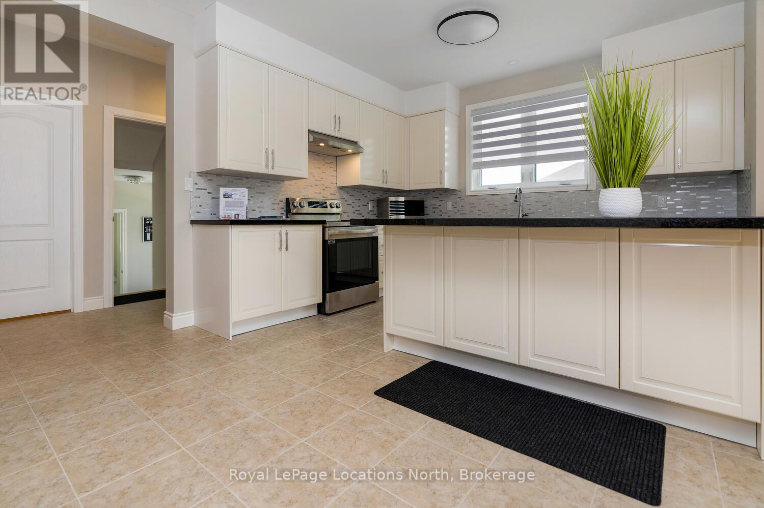 40 Waterview Road, Wasaga Beach, Ontario  L9Z 0E9 - Photo 15 - S12216823