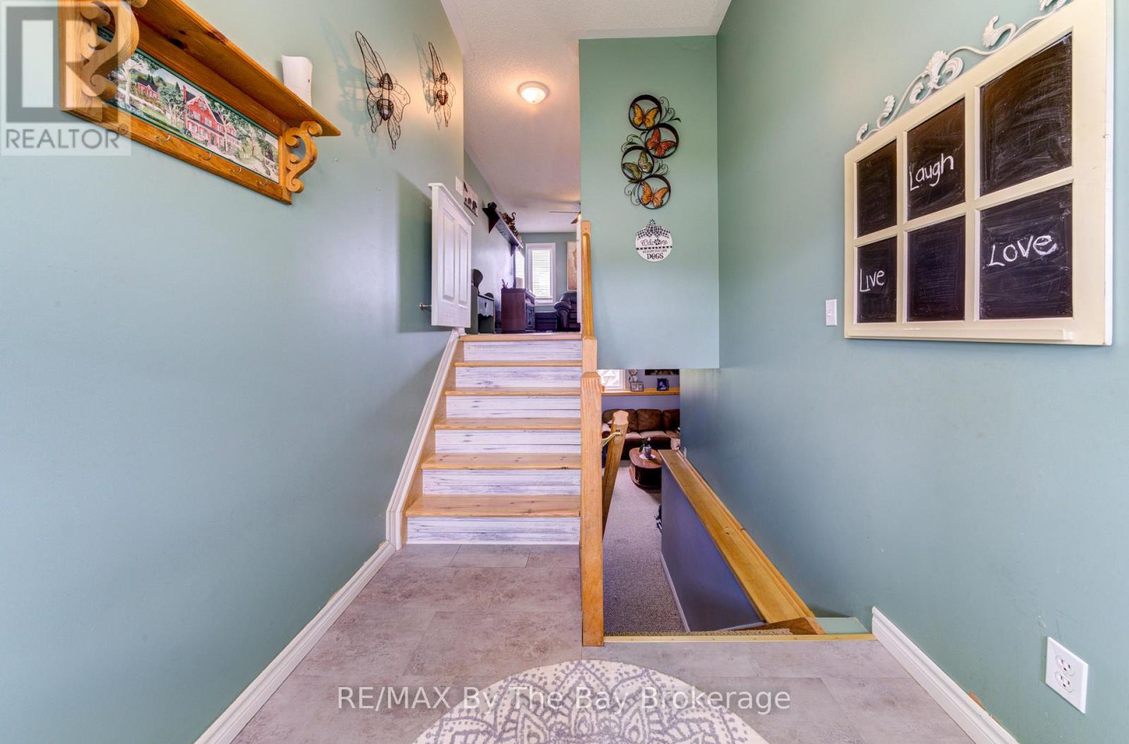 36a Meadowlark Boulevard, Wasaga Beach, Ontario  L9Z 3B2 - Photo 11 - S12216880