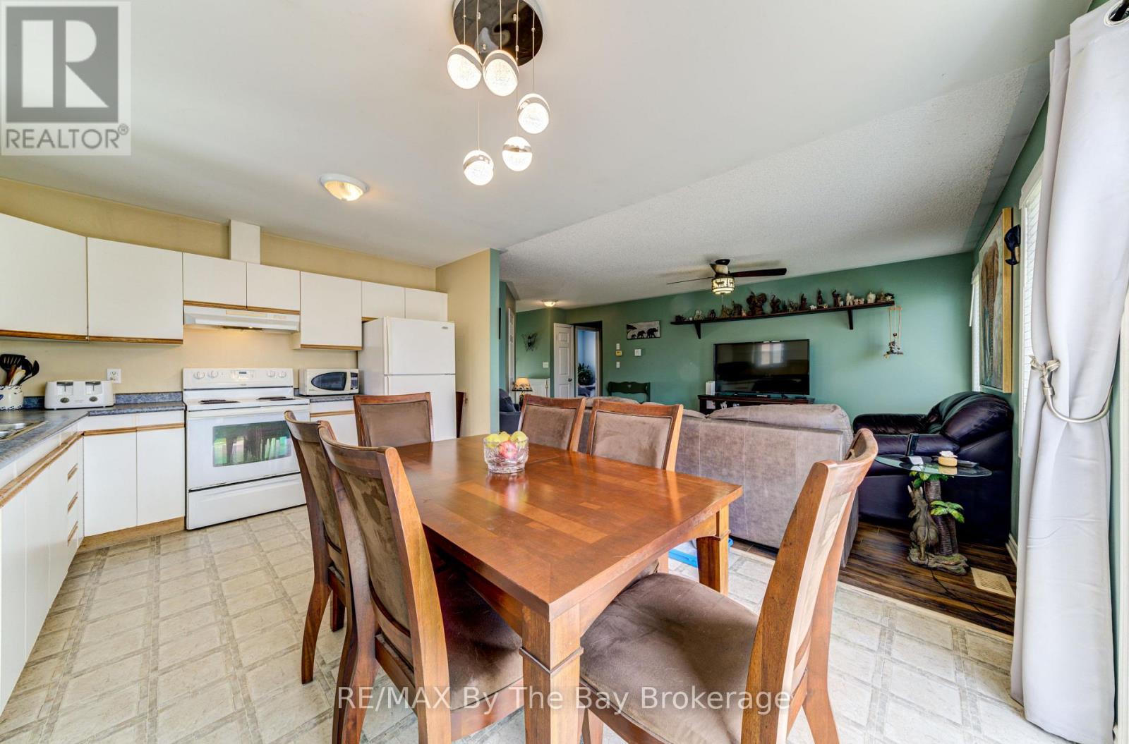 36a Meadowlark Boulevard, Wasaga Beach, Ontario  L9Z 3B2 - Photo 17 - S12216880