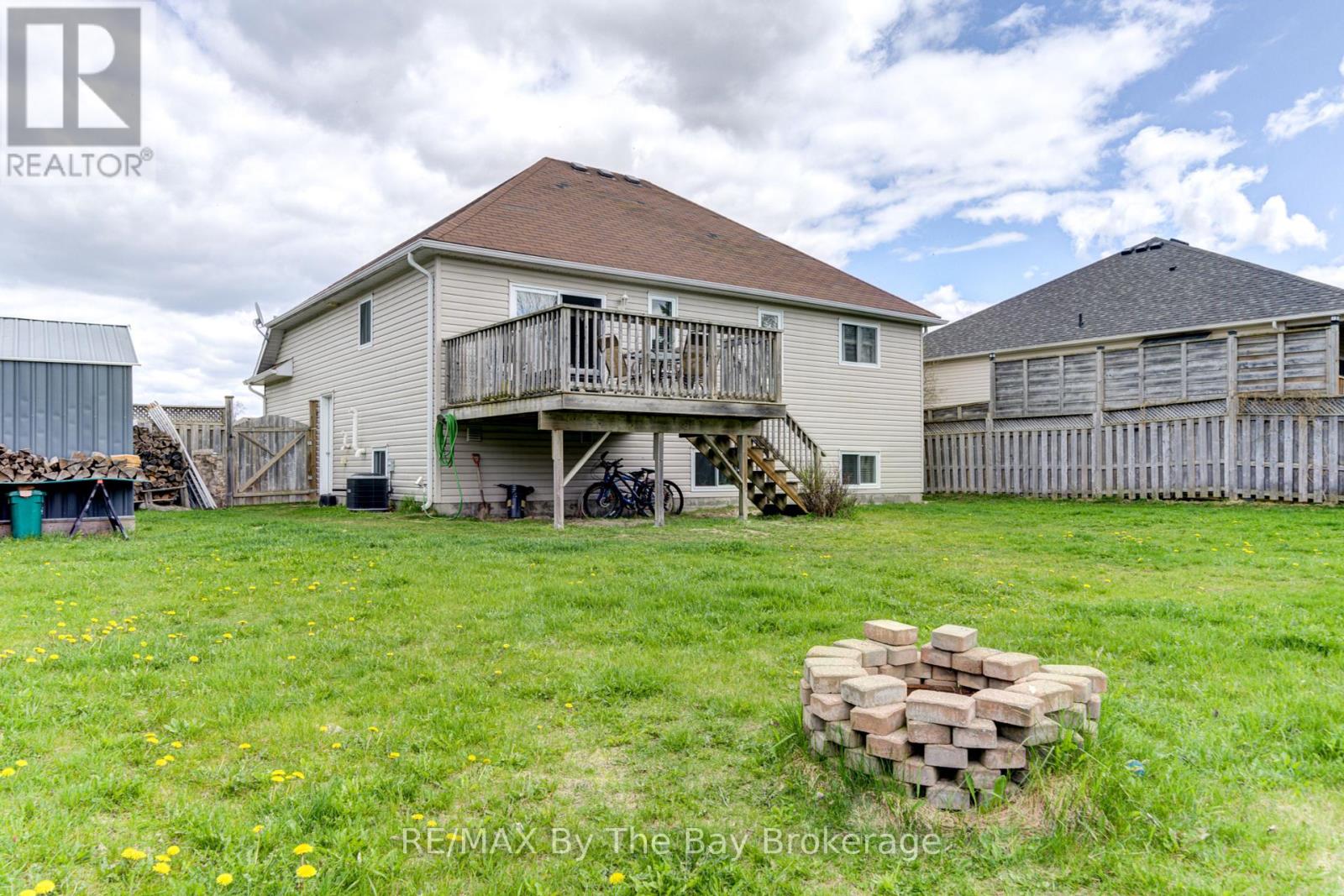 36a Meadowlark Boulevard, Wasaga Beach, Ontario  L9Z 3B2 - Photo 37 - S12216880