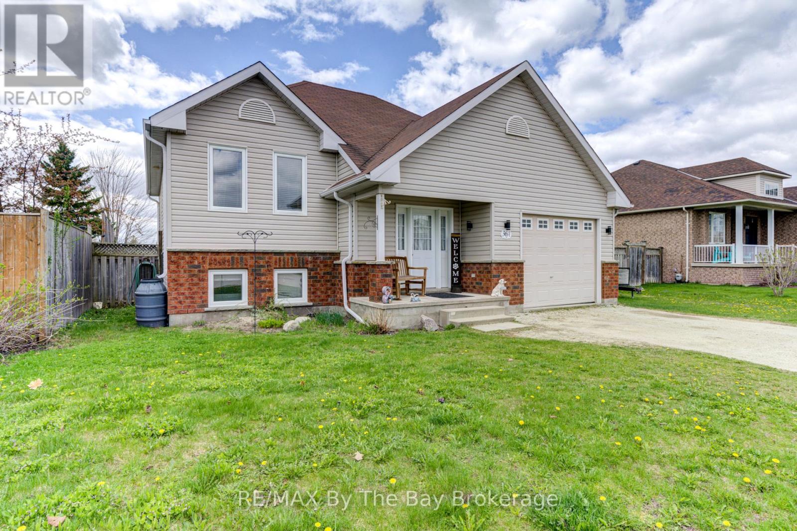 36a Meadowlark Boulevard, Wasaga Beach, Ontario  L9Z 3B2 - Photo 4 - S12216880