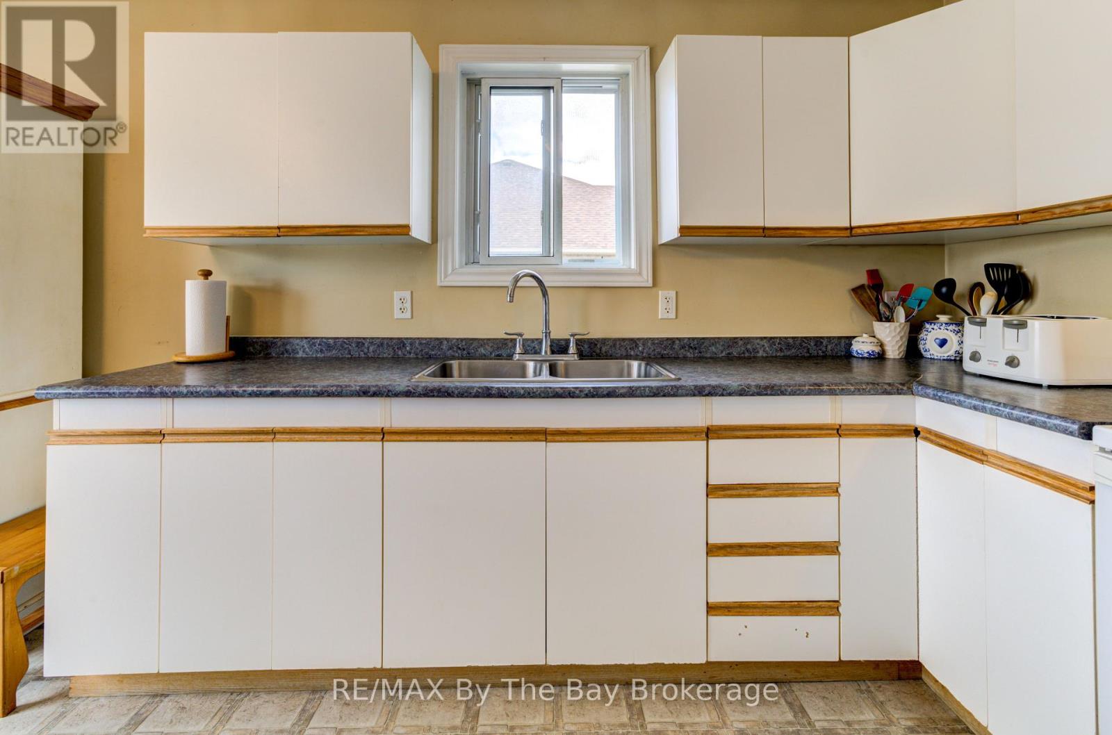 36a Meadowlark Boulevard, Wasaga Beach, Ontario  L9Z 3B2 - Photo 9 - S12216880