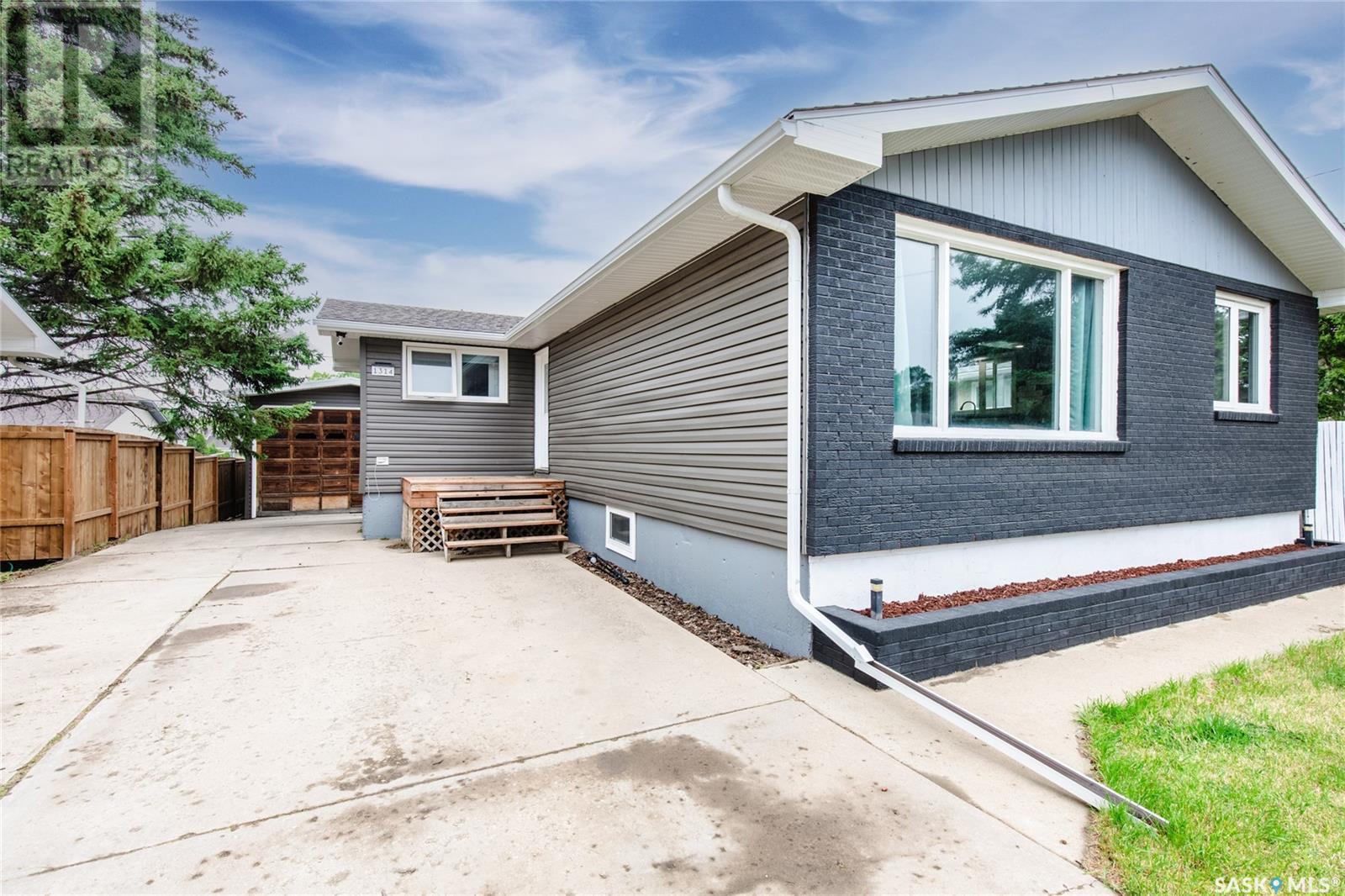1314 Grandview Street W, Moose Jaw, Saskatchewan  S6H 6H8 - Photo 4 - SK009302