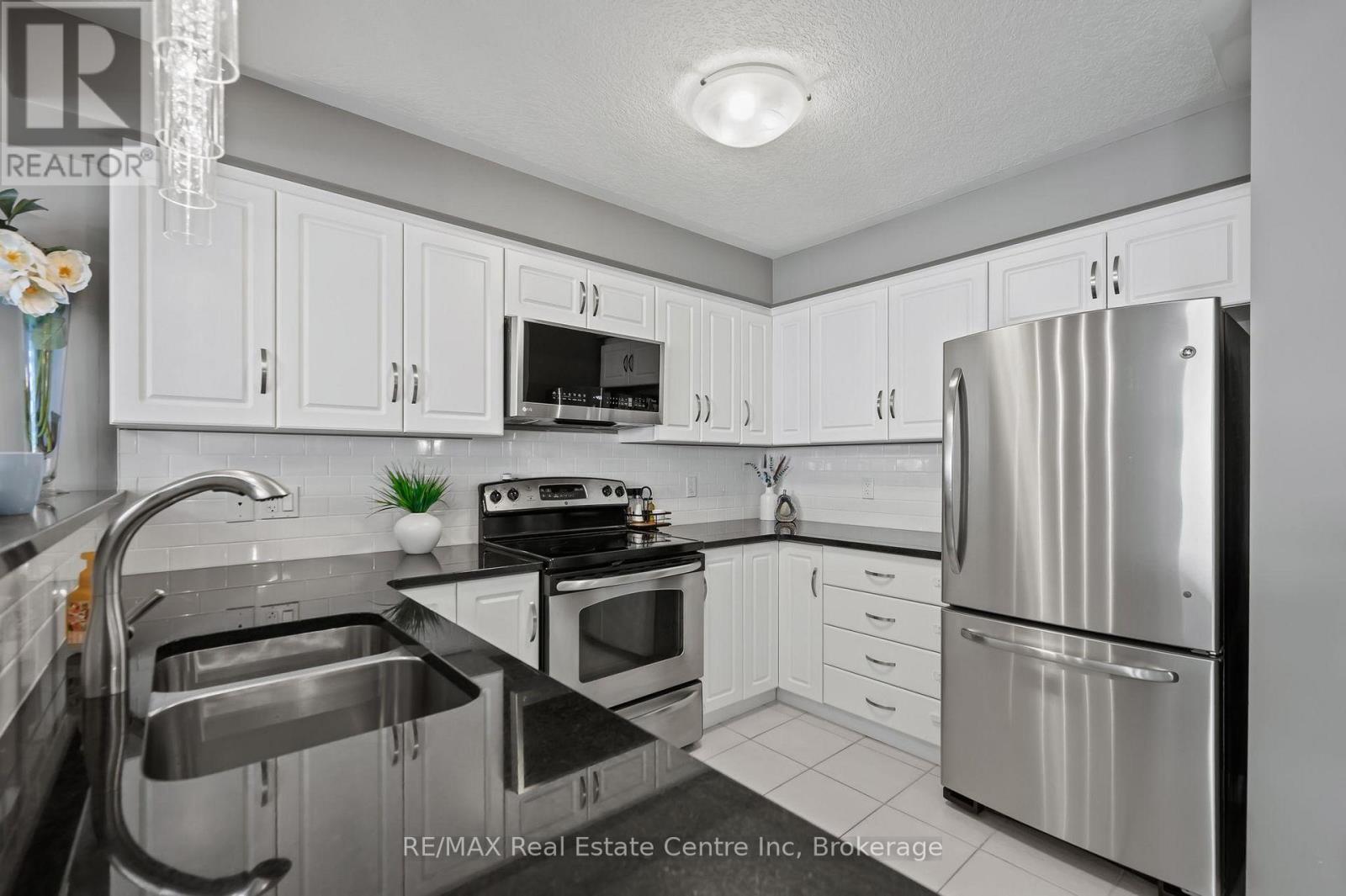 46 - 167 Arkell Road, Guelph, Ontario  N1L 0J9 - Photo 5 - X12216845