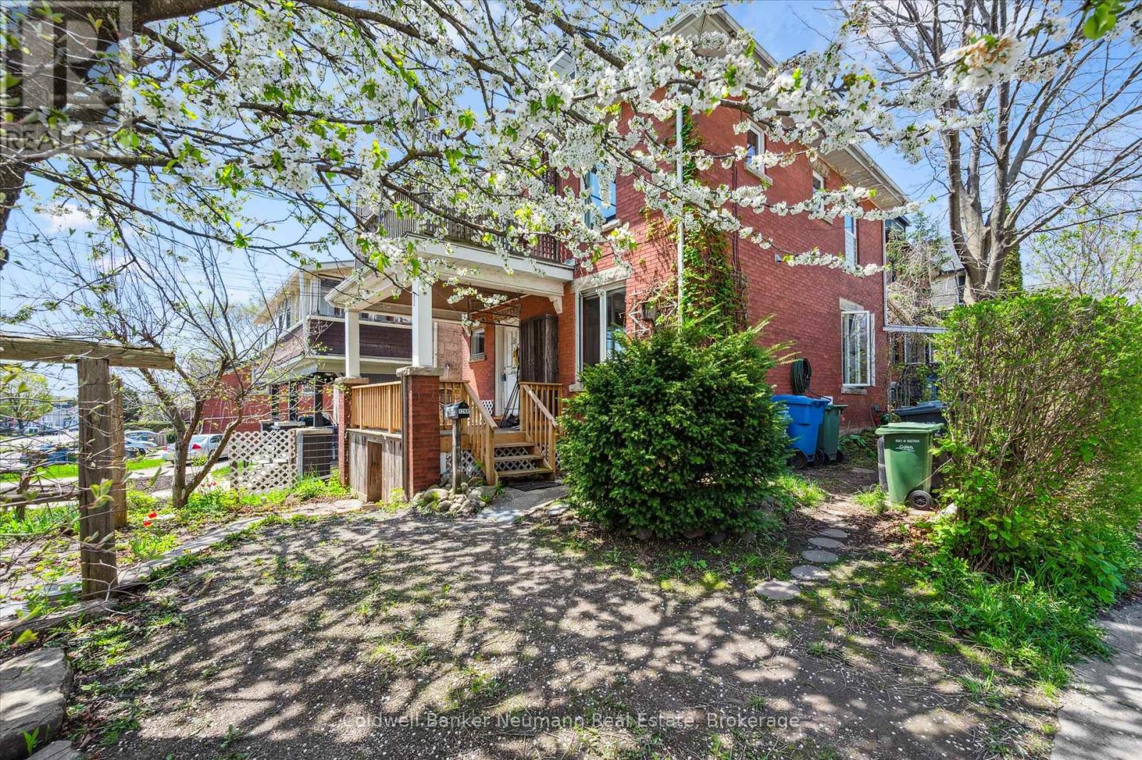 124 Surrey Street E, Guelph, Ontario  N1H 3P9 - Photo 3 - X12216850