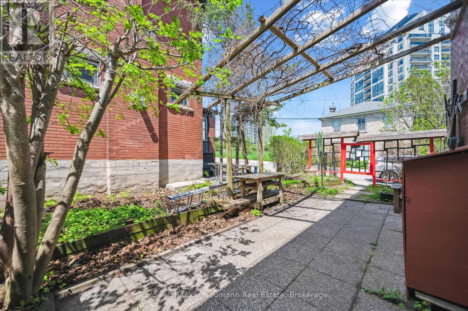 124 Surrey Street E, Guelph, Ontario  N1H 3P9 - Photo 34 - X12216850