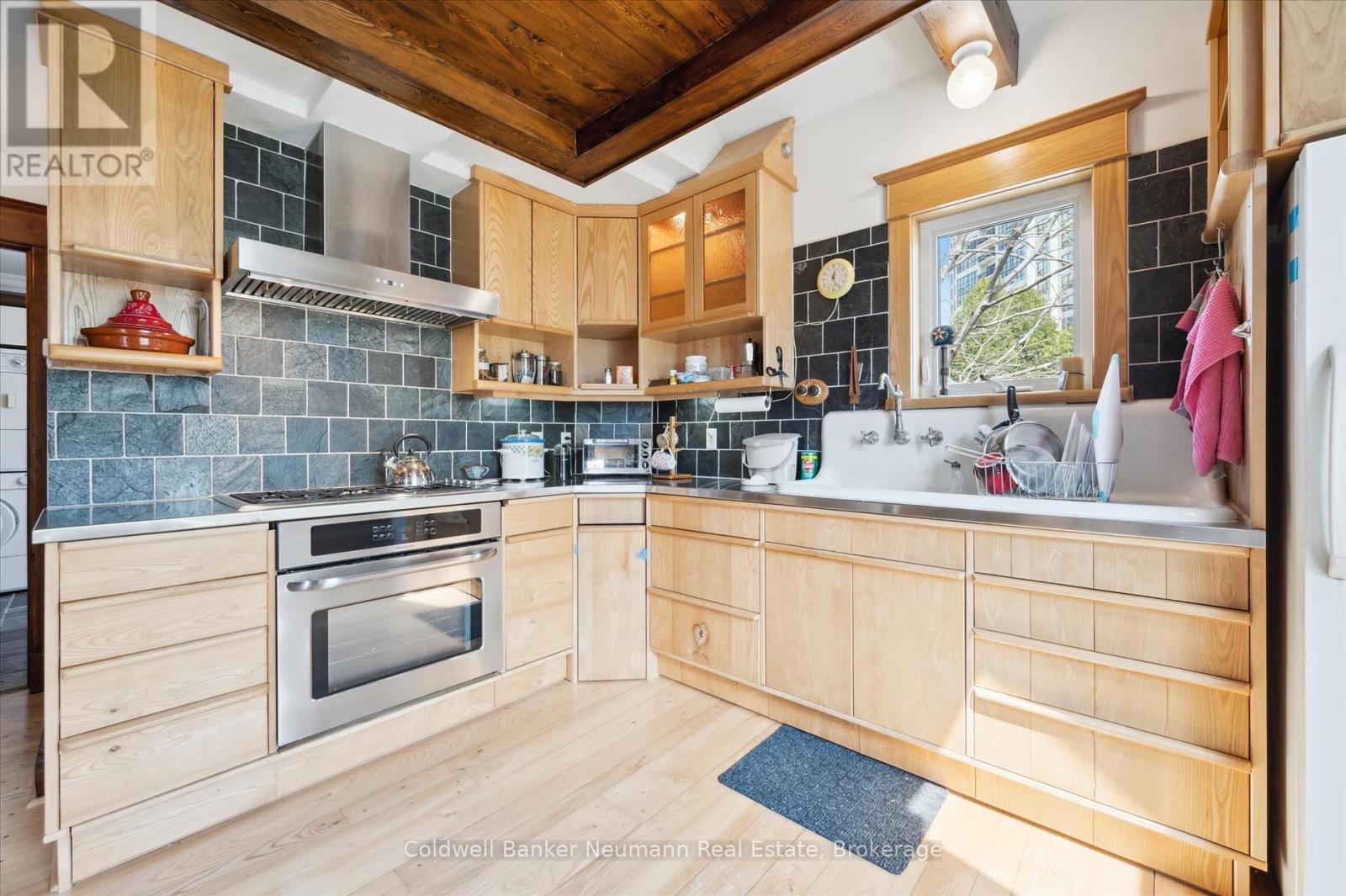 124 Surrey Street E, Guelph, Ontario  N1H 3P9 - Photo 4 - X12216850