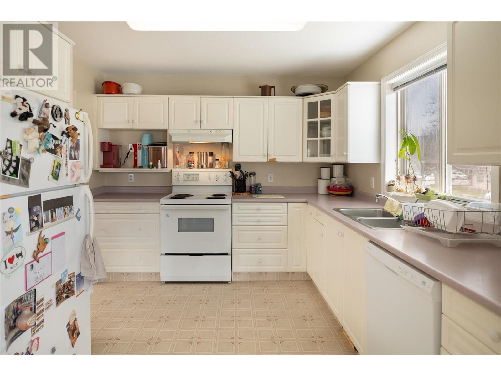 430 Mclennan Crescent, Kelowna, British Columbia  V1X 7M9 - Photo 2 - 10352046