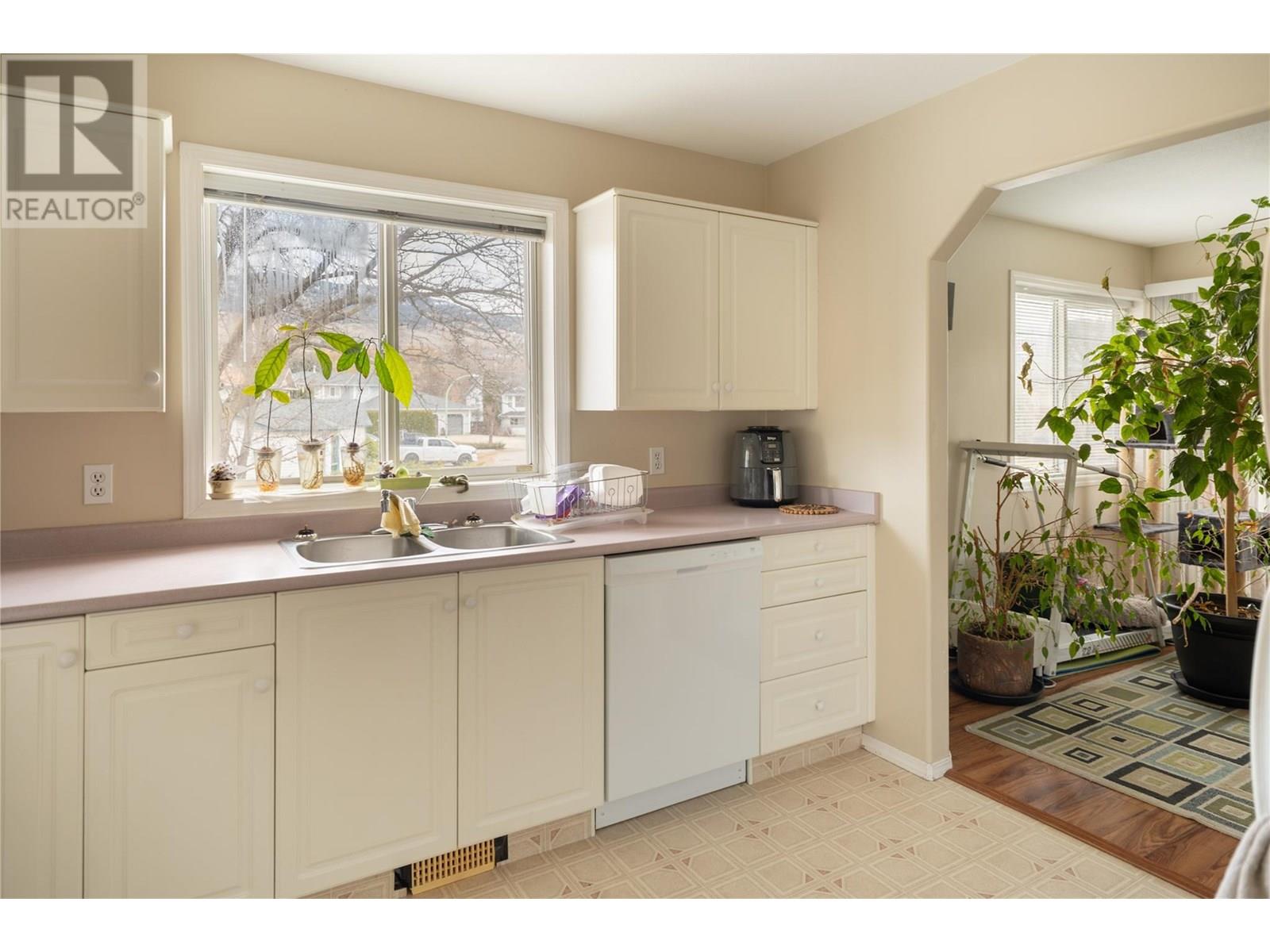 430 Mclennan Crescent, Kelowna, British Columbia  V1X 7M9 - Photo 3 - 10352046