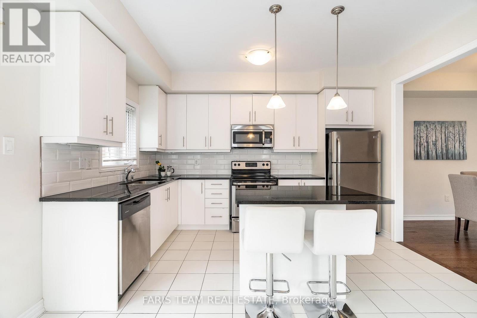 224 Appleton Court, Newmarket (Central Newmarket), Ontario  L3Y 0B8 - Photo 7 - N12216086