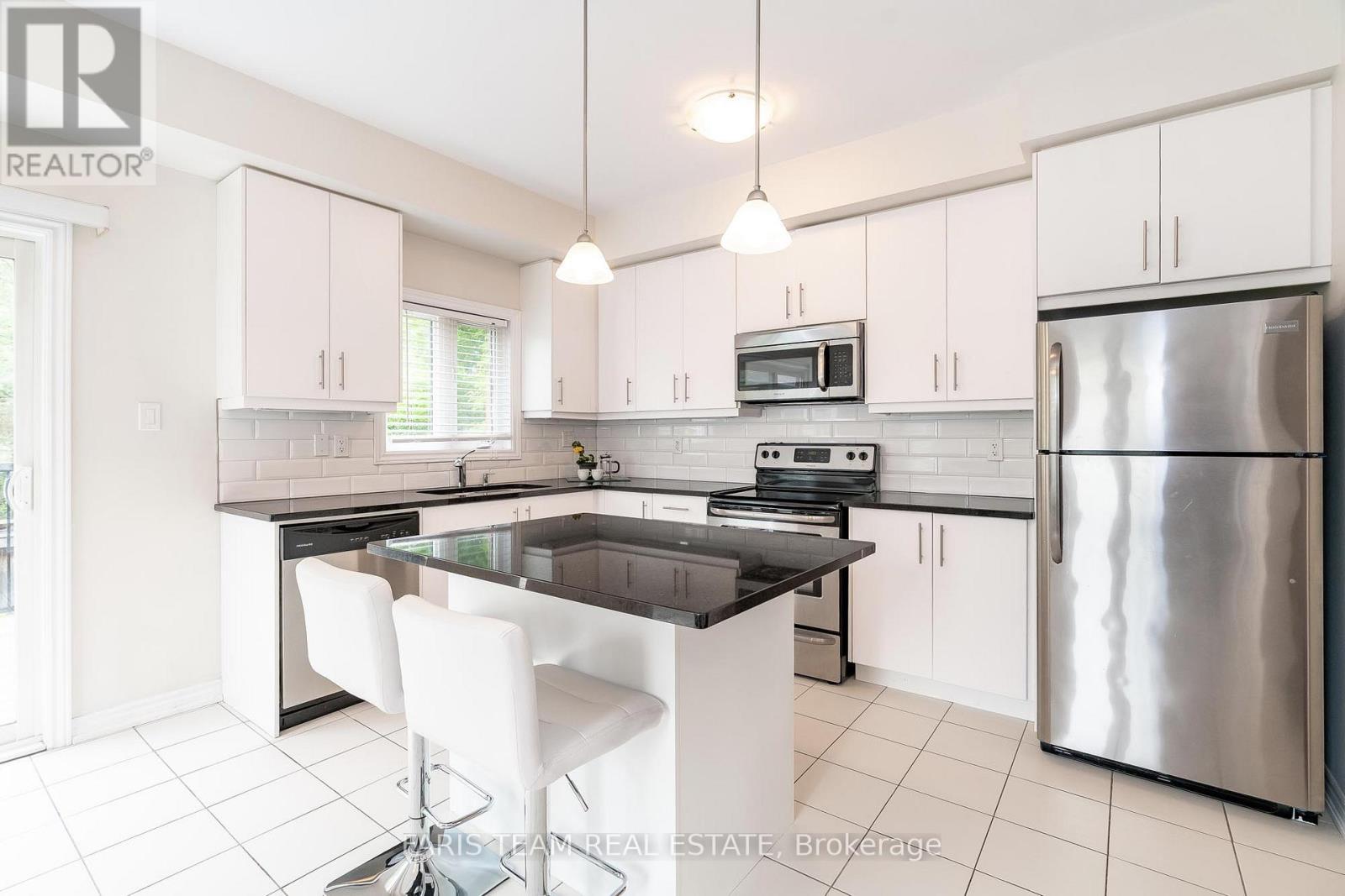 224 Appleton Court, Newmarket (Central Newmarket), Ontario  L3Y 0B8 - Photo 8 - N12216086