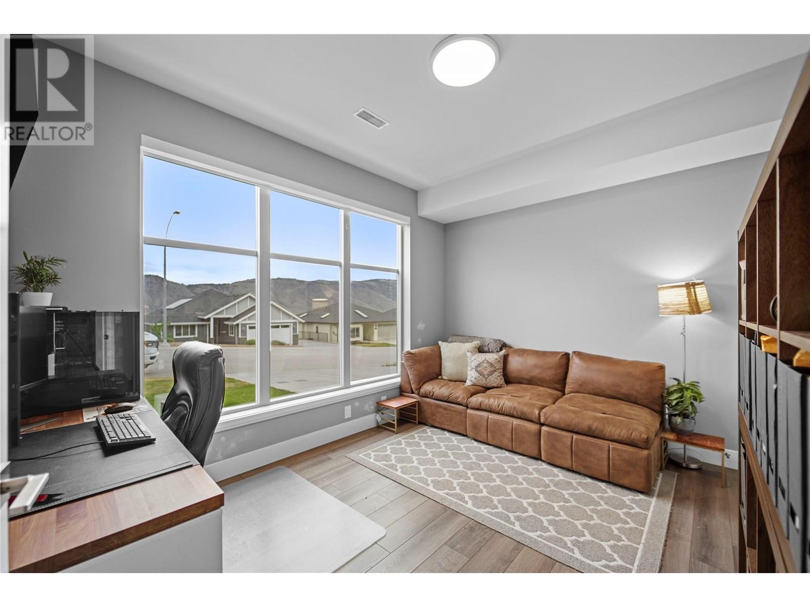 2037 Galore Crescent, Kamloops, British Columbia  V2E 0A7 - Photo 8 - 10352057