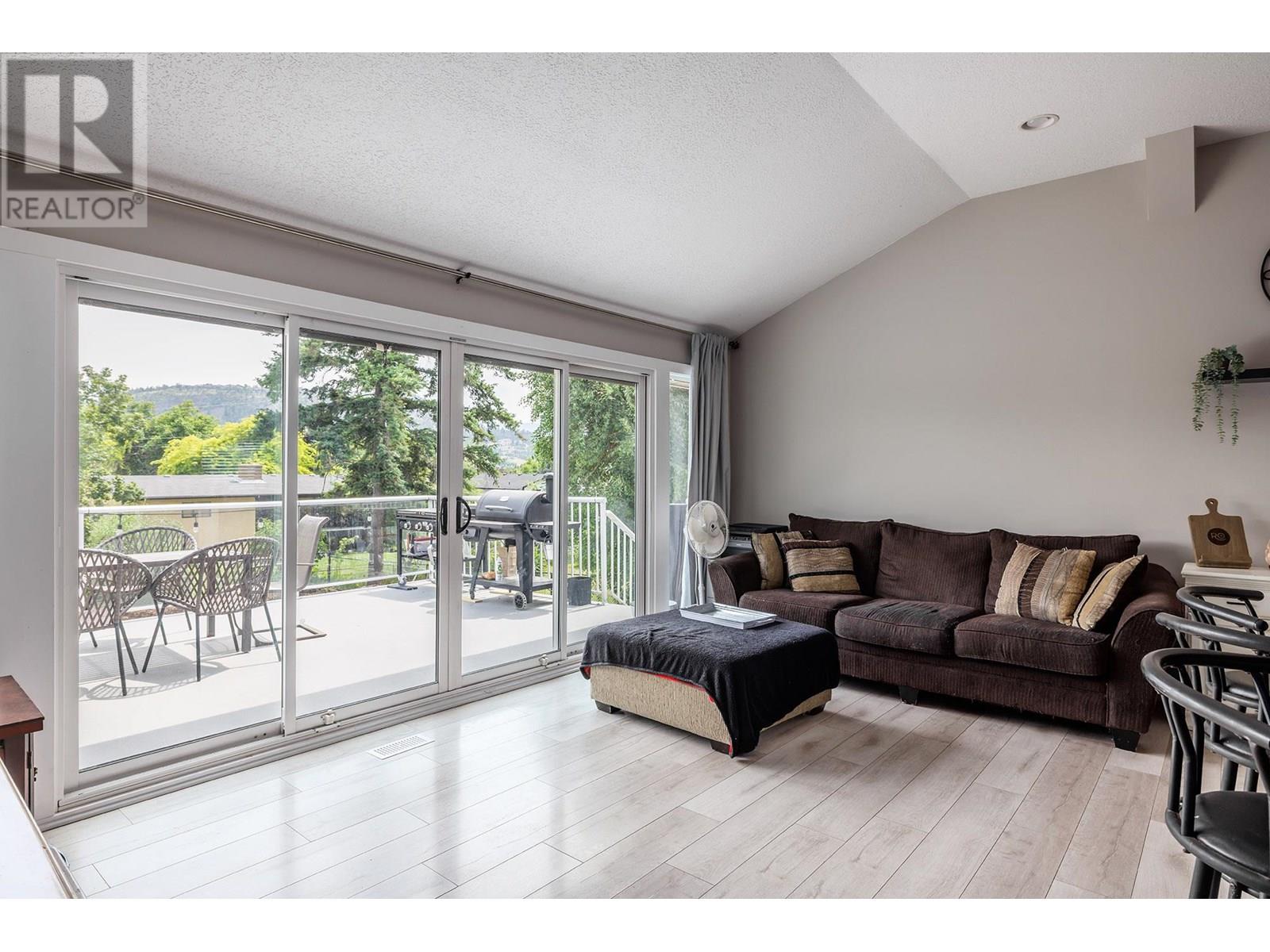 333 Moubray Road, Kelowna, British Columbia  V1V 1R5 - Photo 3 - 10351165