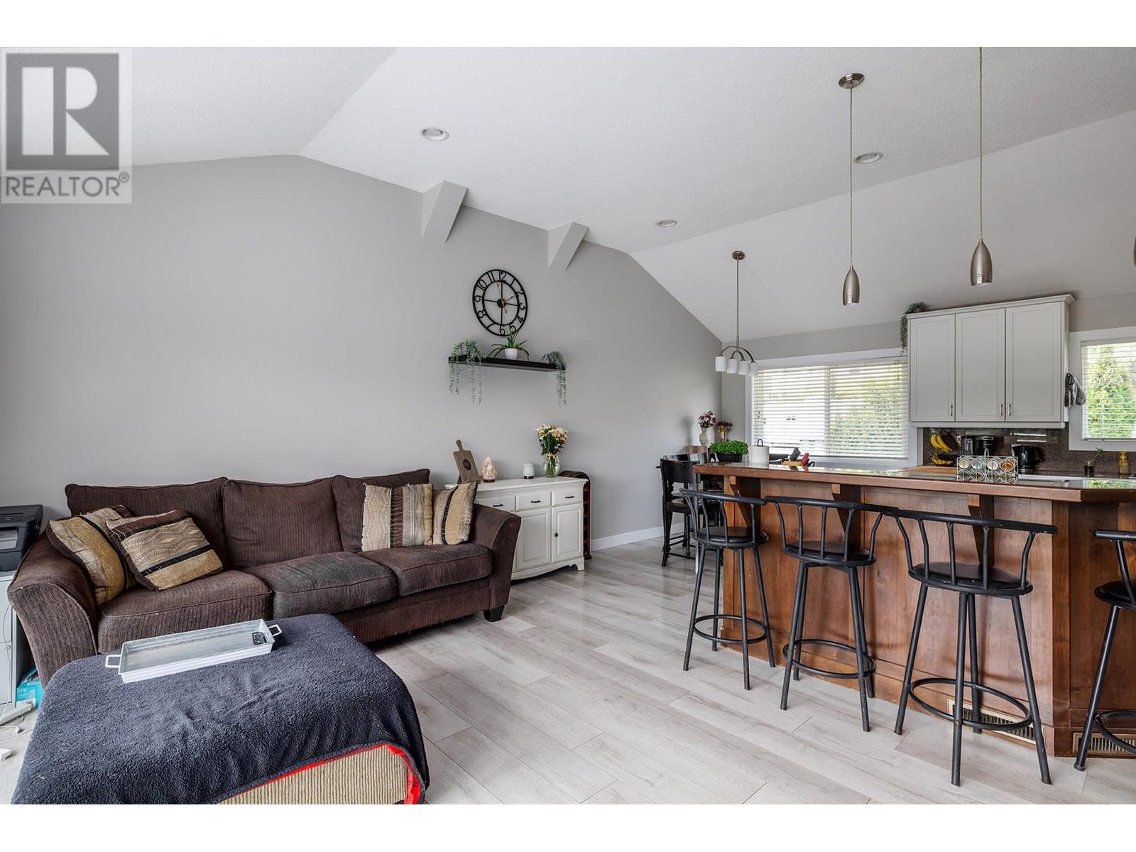 333 Moubray Road, Kelowna, British Columbia  V1V 1R5 - Photo 4 - 10351165