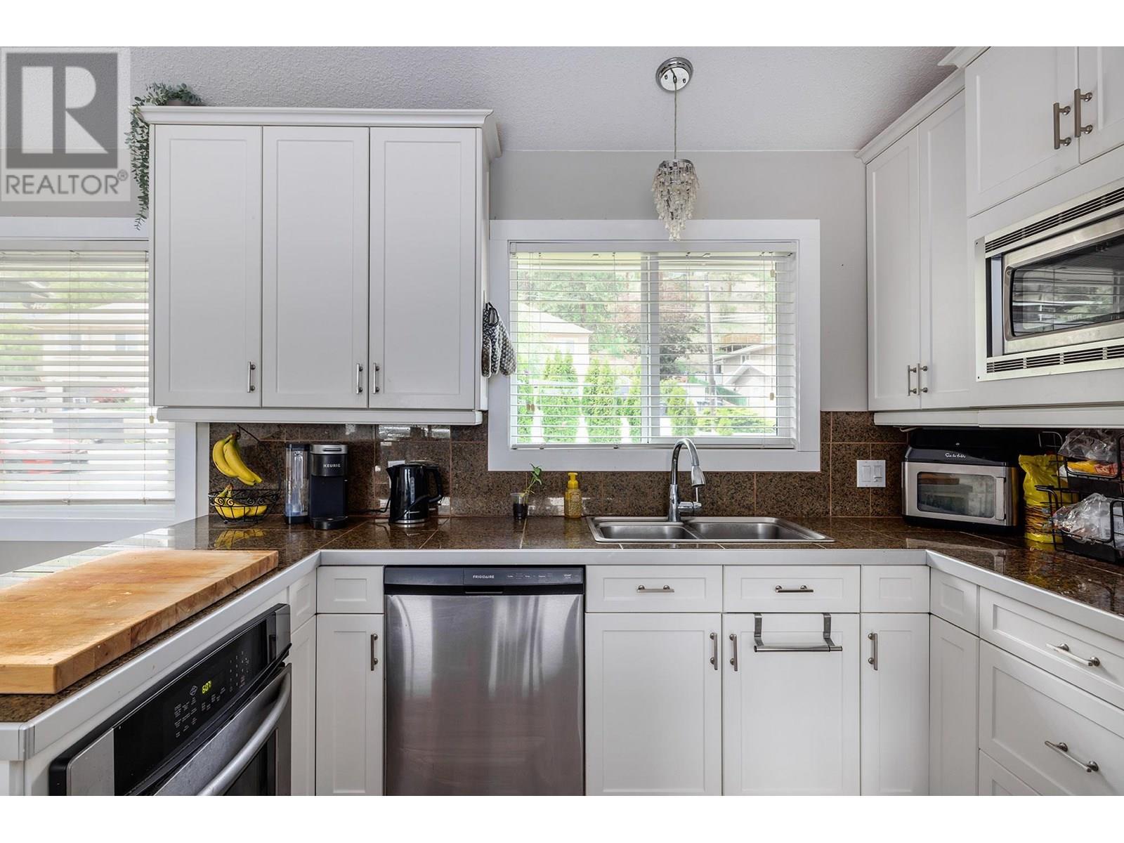 333 Moubray Road, Kelowna, British Columbia  V1V 1R5 - Photo 8 - 10351165