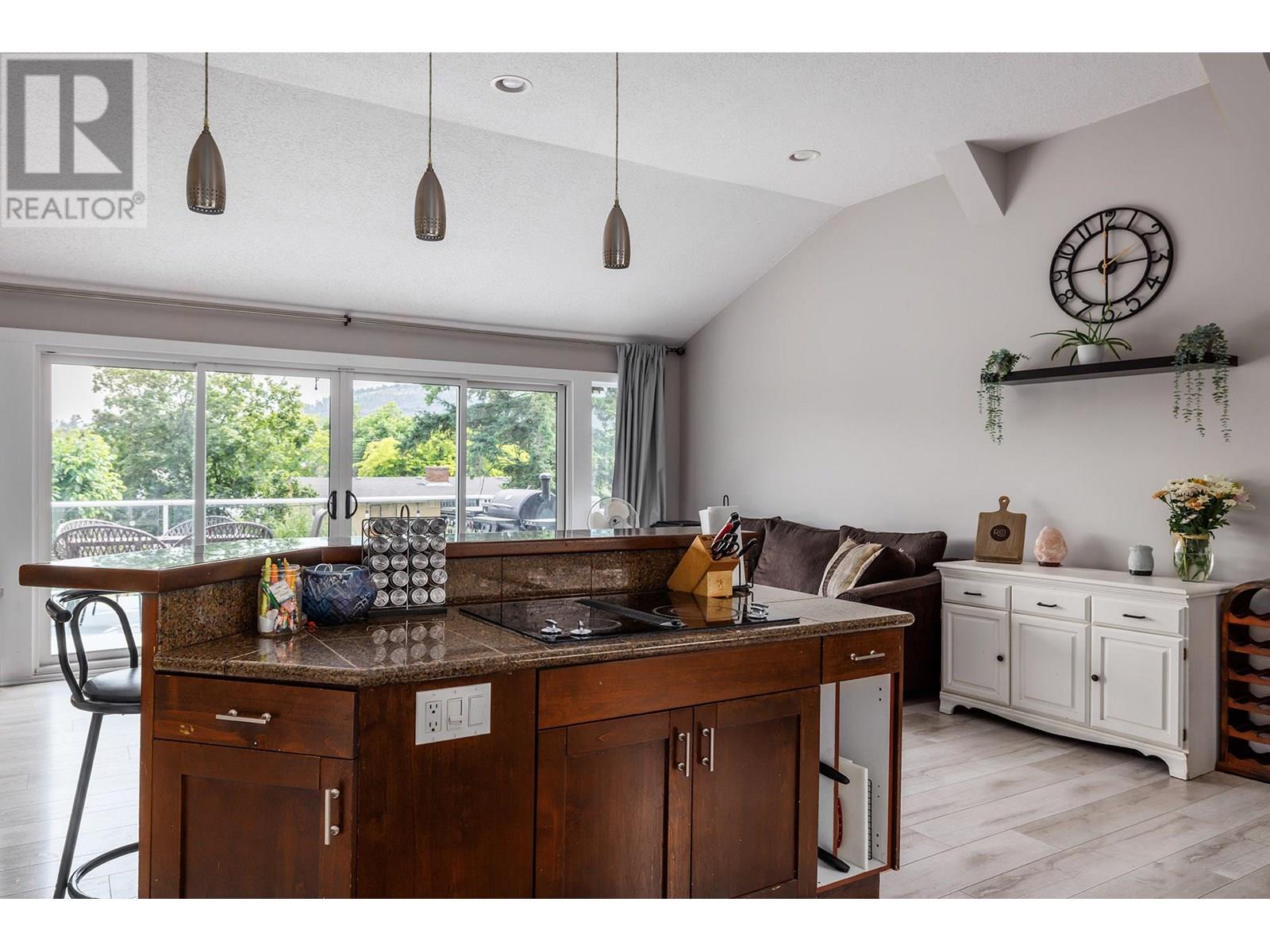 333 Moubray Road, Kelowna, British Columbia  V1V 1R5 - Photo 9 - 10351165