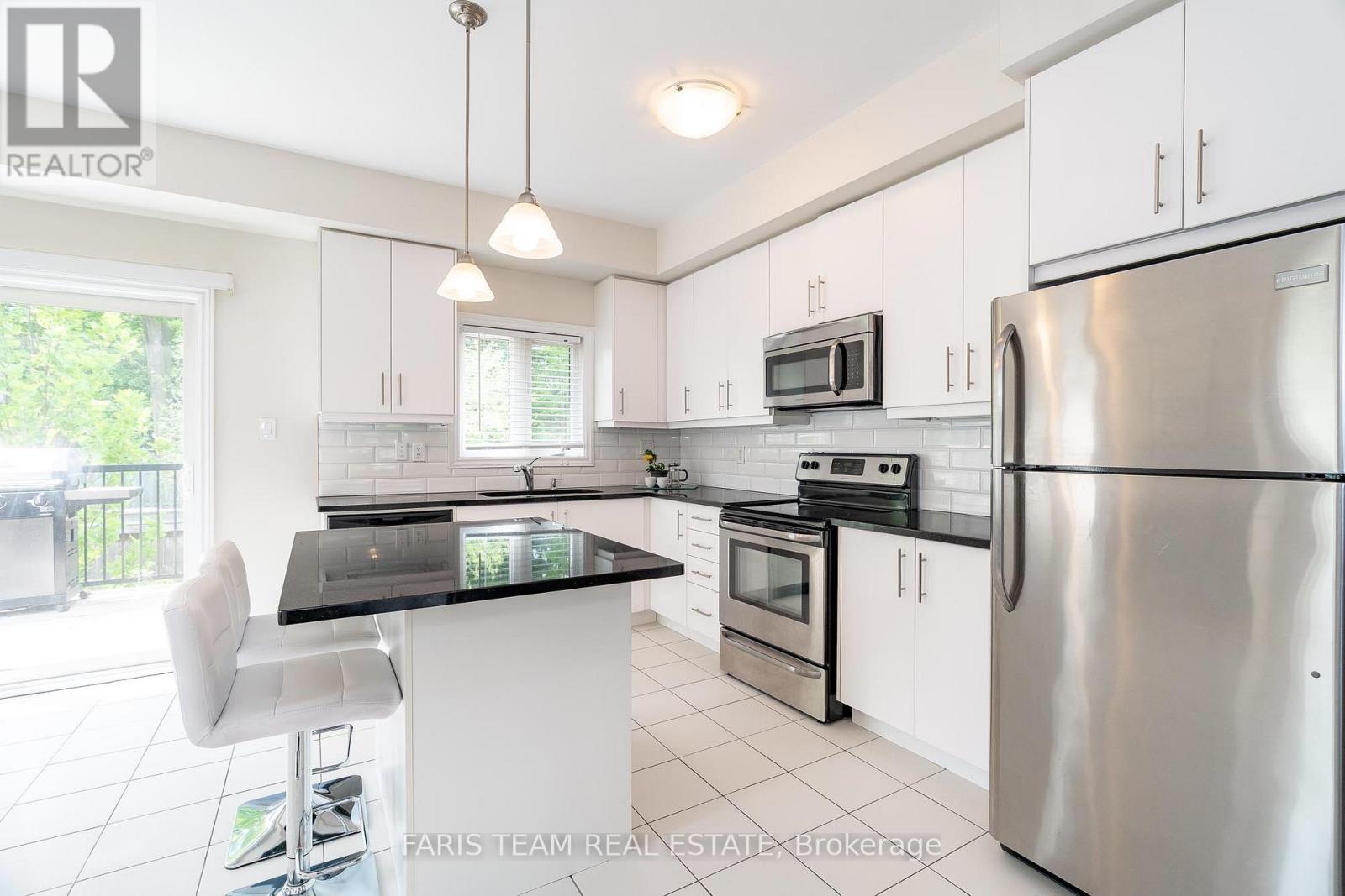 224 Appleton Court, Newmarket (Central Newmarket), Ontario  L3Y 0B8 - Photo 5 - N12216086