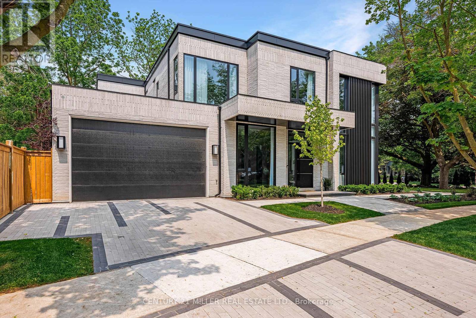 392 Maple Grove Drive, Oakville, Ontario  L6J 4V7 - Photo 3 - W12216169