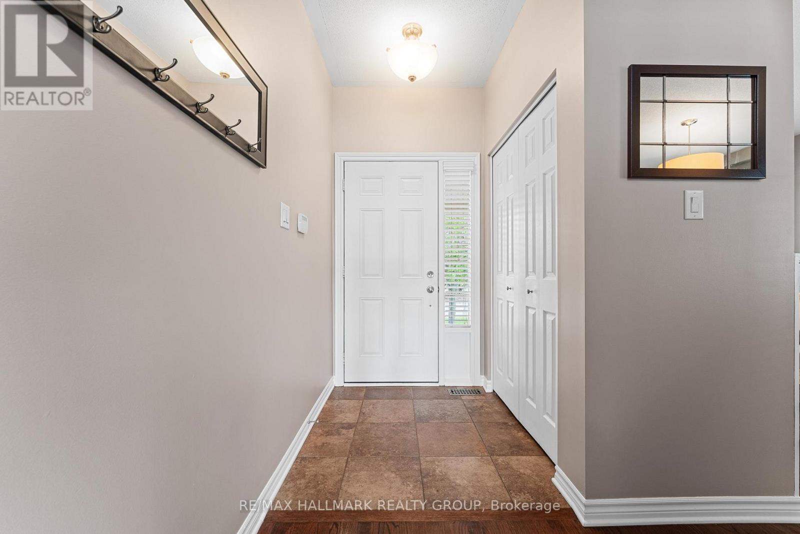 182 Felicity Crescent, Ottawa, Ontario  K1W 0C2 - Photo 3 - X12216844
